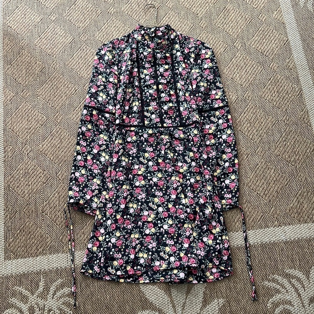 Divided Fit and Flare Drawstring sleeve dress size 2 ❤️
